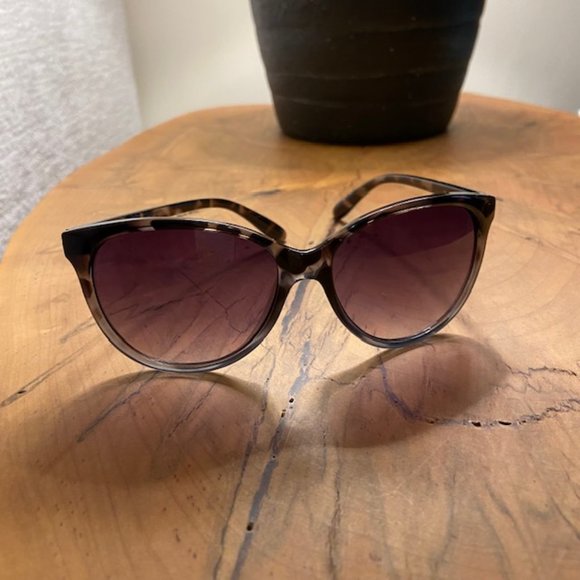 Calvin Klein Tortoise Shell Sunglasses - Picture 2 of 9